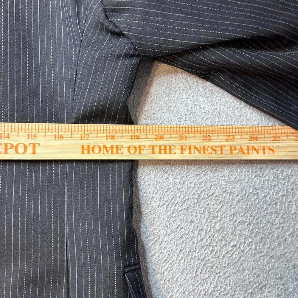Jones New York Blazer Mens 42R (38R) Grey Elements Pinstripe 100% Wool 3 Button‎